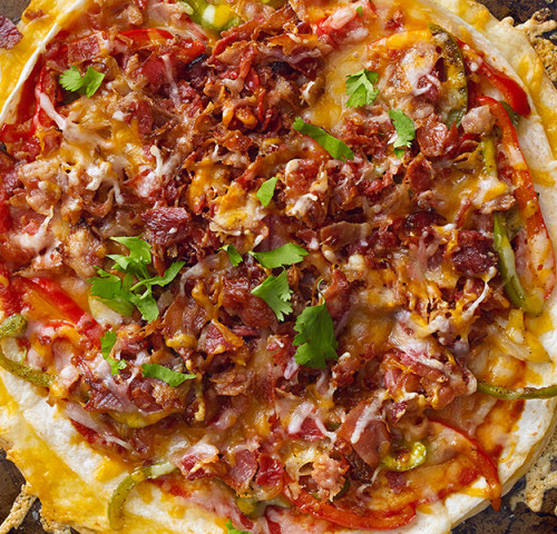 Pizza tortillas, bacon et légumes rôtis Olymel
